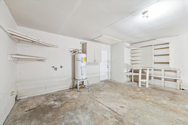 5519 Fallengate Dr, Spring, TX 77373 - garage featuring water heater