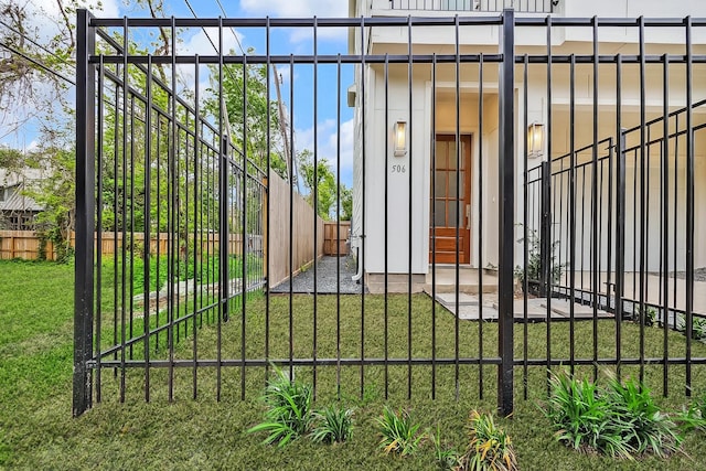 506 Parker St, Houston, TX 77007 - view of gate