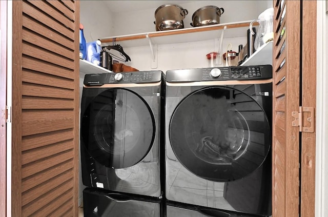 15133 Elstree Dr, Channelview, TX 77530 - laundry area with washing machine and dryer