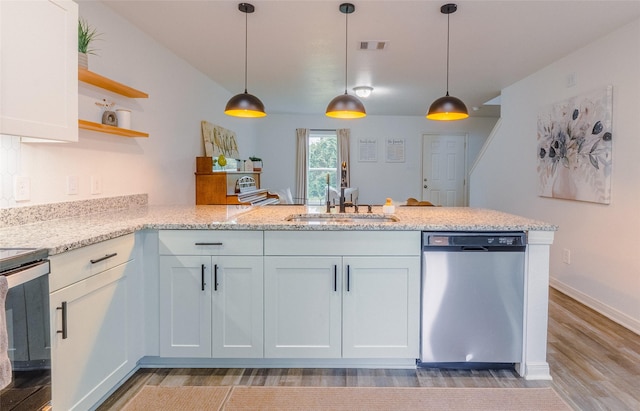 940 Cedar Point Dr, Livingston, TX 77351 - kitchen with stainless steel dishwasher, a sink, a peninsula, electric range oven, and light wood-style flooring