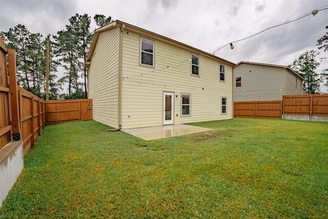 940 Cedar Point Dr, Livingston, TX 77351 - back of property with a patio area