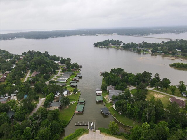 940 Cedar Point Dr, Livingston, TX 77351 - aerial view of property and surrounding area with a large body of water
