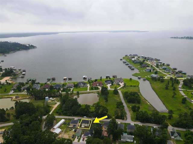 940 Cedar Point Dr, Livingston, TX 77351 - aerial perspective of suburban area with a large body of water and property parcel outlined