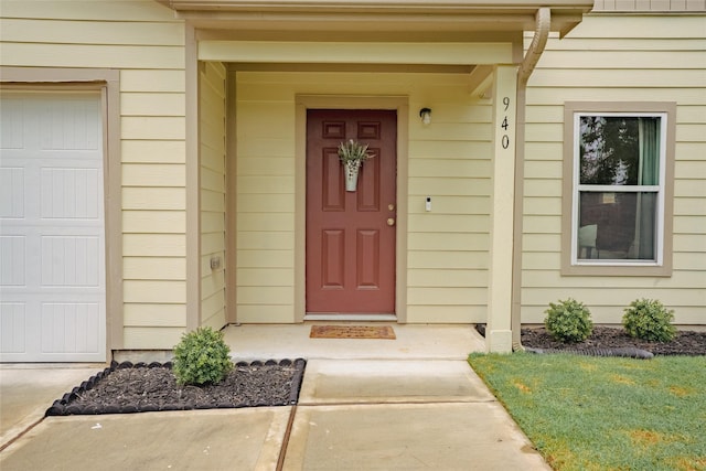 940 Cedar Point Dr, Livingston, TX 77351 - doorway to property featuring an attached garage