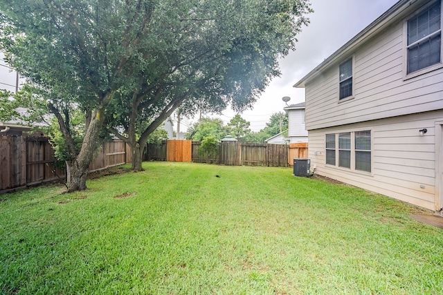 21106 Scenic Bluff Ln, Humble, TX 77338 - view of yard with central AC