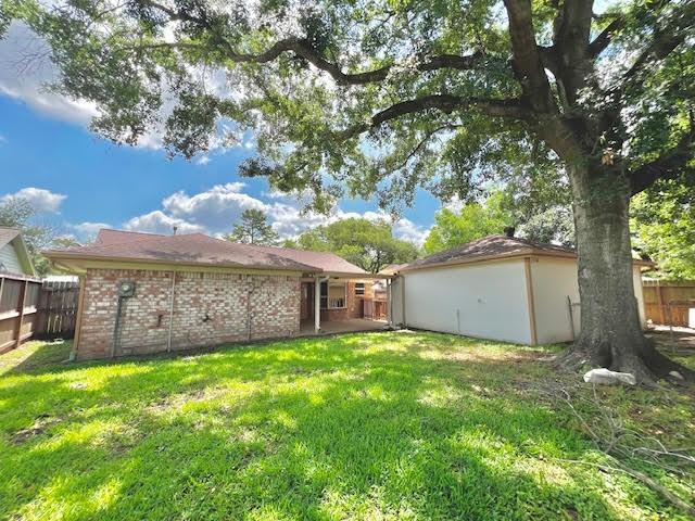 9015 Stone Brook Ln, Houston, TX 77040 - view of yard