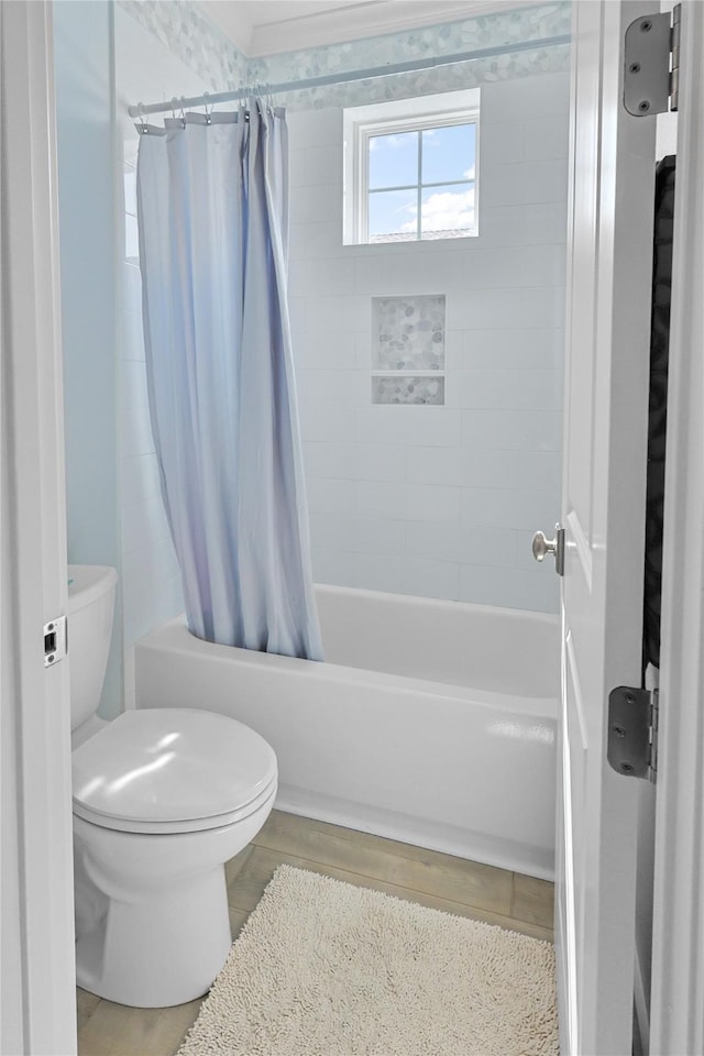 23125 Gulf Dr, Galveston, TX 77554 - full bath featuring shower / bath combination with curtain and wood finished floors