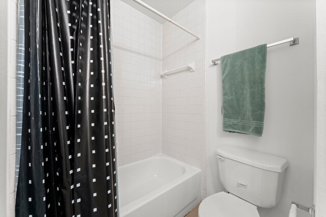 6107 Villa Hills Dr, Houston, TX 77066 - full bathroom with toilet and shower / tub combo