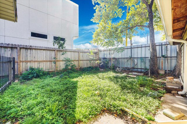 1507 Laird St, Houston, TX 77008 - view of fenced backyard