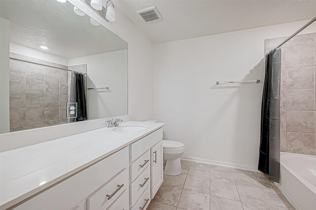 7106 Escondido Dr, Rosharon, TX 77583 - bathroom with vanity, toilet, shower / bath combo with shower curtain, and baseboards