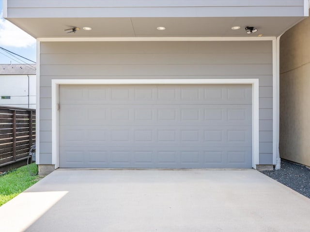 2301 Arabelle St, Houston, TX 77007 - garage with concrete driveway