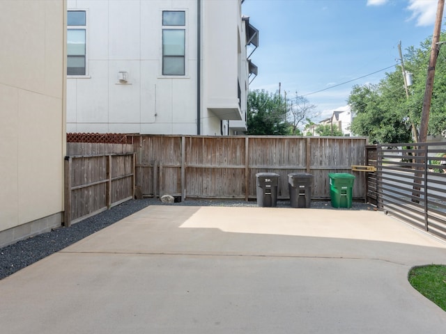 2301 Arabelle St, Houston, TX 77007 - view of patio