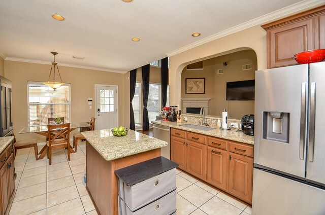 13023 Forester Canyon Ln, Sugar Land, TX 77498 - kitchen with stainless steel appliances, a sink, arched walkways, a kitchen island, and light tile patterned floors