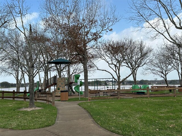 13023 Forester Canyon Ln, Sugar Land, TX 77498 - surrounding community with a water view