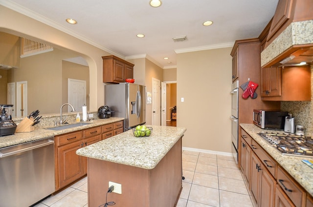 13023 Forester Canyon Ln, Sugar Land, TX 77498 - kitchen featuring stainless steel appliances, a sink, custom exhaust hood, a kitchen island, and arched walkways