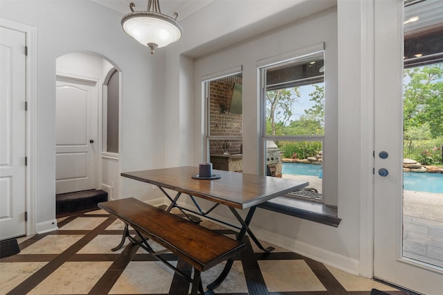 700 Southfield Dr, Friendswood, TX 77546 - dining room featuring inlaid floor details and arched walkways