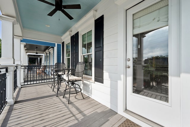 728 Allston St, Houston, TX 77007 - porch with ceiling fan