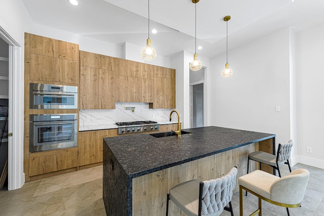 12914 Figaro Dr, Houston, TX 77024 - kitchen with a sink, a breakfast bar area, decorative backsplash, recessed lighting, and a kitchen island with sink