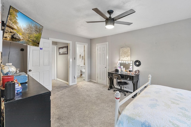 842 Broad Ripple Dr, Houston, TX 77336 - bedroom with light carpet, ensuite bathroom, baseboards, and ceiling fan