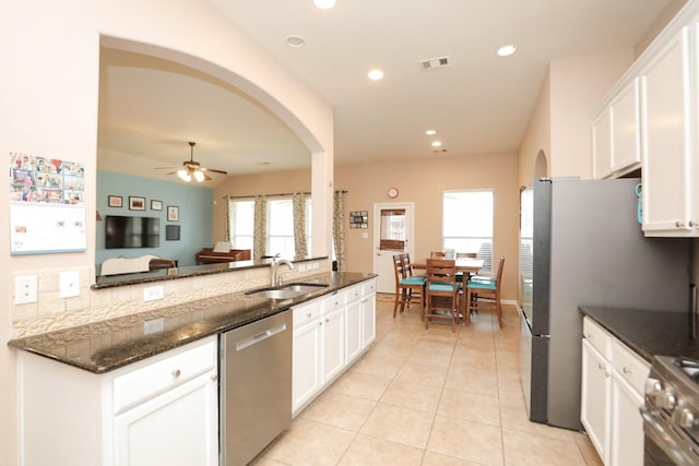 18123 Quarry Vale Dr, Cypress, TX 77429 - kitchen with appliances with stainless steel finishes, a sink, a ceiling fan, white cabinets, and recessed lighting