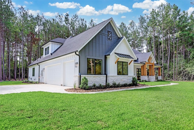 688 Lonestar Rd, Huntsville, TX 77340 - modern farmhouse style home featuring board and batten siding, a shingled roof, an attached garage, a front yard, and concrete driveway