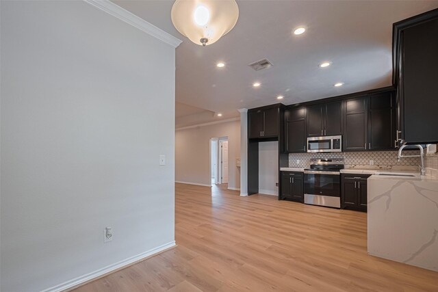 4523 Nexus Rd, Houston, TX 77053 - kitchen featuring stainless steel appliances, a sink, crown molding, baseboards, and tasteful backsplash