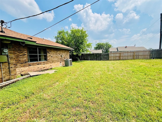 802 Yorktown Dr, Temple, TX 76504 - view of yard featuring central air condition unit