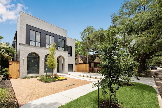 1656 Banks St, Houston, TX 77006 - view of front facade