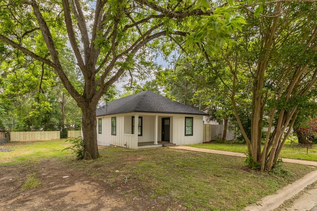 509 W Sixth St, Brenham, TX 77833 - view of front of property featuring roof with shingles