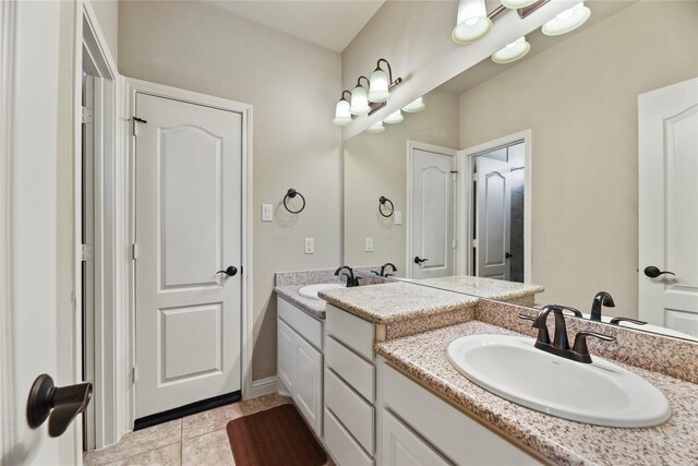 3310 Ralston Edge Ln, Houston, TX 77059 - full bath featuring double vanity and tile patterned flooring
