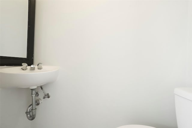 8718 Maplecrest Dr, Houston, TX 77099 - bathroom featuring toilet