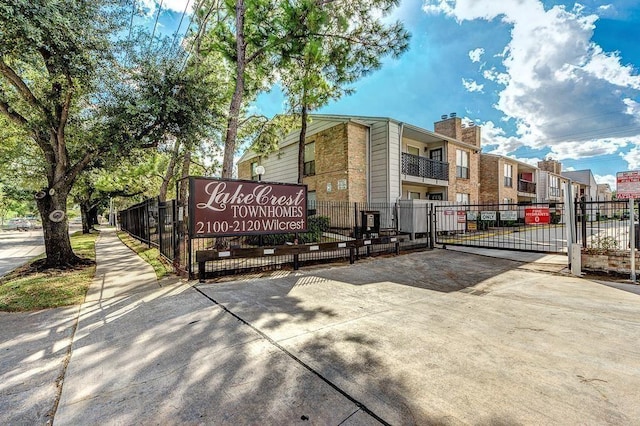 2100 Wilcrest Dr Unit 123, Houston, TX 77042 - community sign featuring a gate and a residential view