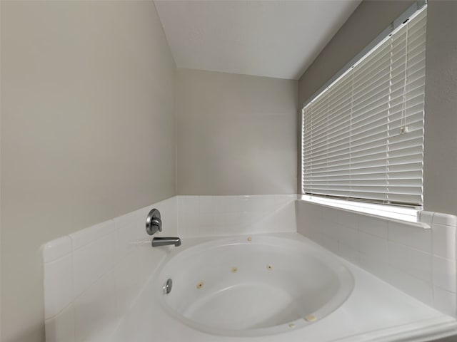 10807 Tobar Falls Cir, Houston, TX 77064 - full bath featuring a jetted tub