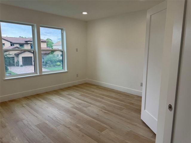 5005 Chestnut St, Bellaire, TX 77401 - empty room featuring light wood-style floors, baseboards, and recessed lighting