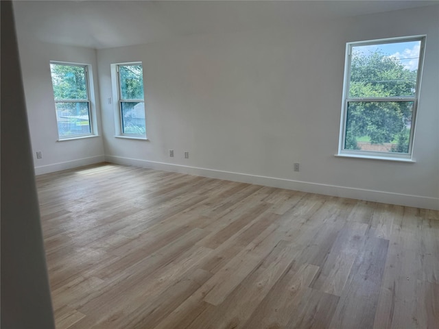 5005 Chestnut St, Bellaire, TX 77401 - unfurnished room with light wood-style flooring and baseboards