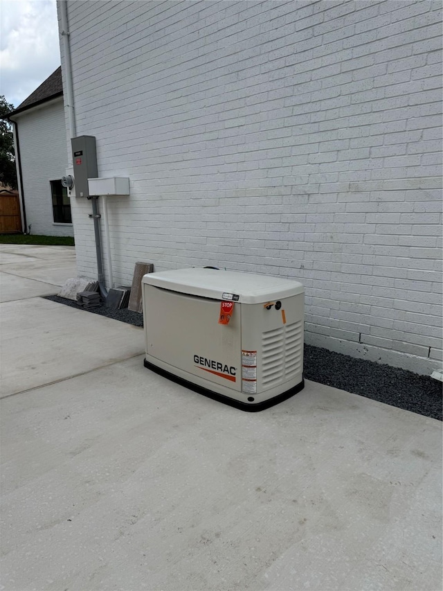5005 Chestnut St, Bellaire, TX 77401 - exterior view of a power unit and brick siding