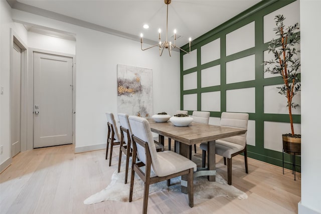 1724 Ridgewood St, Houston, TX 77006 - dining space featuring light wood-style flooring, a chandelier, recessed lighting, and baseboards