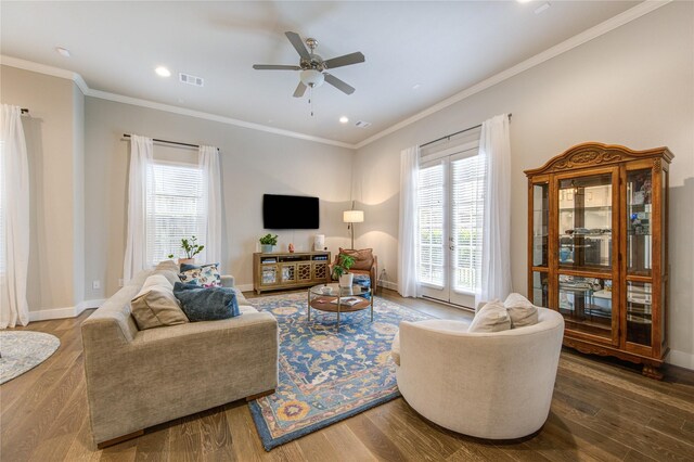 10918 Brookeshire Chase Ln, Houston, TX 77043 - living area featuring a ceiling fan, wood finished floors, ornamental molding, recessed lighting, and baseboards