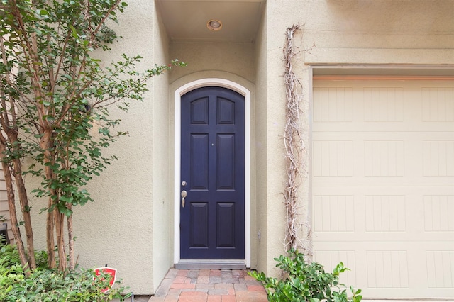 2804 Sherwin St, Houston, TX 77007 - property entrance featuring stucco siding