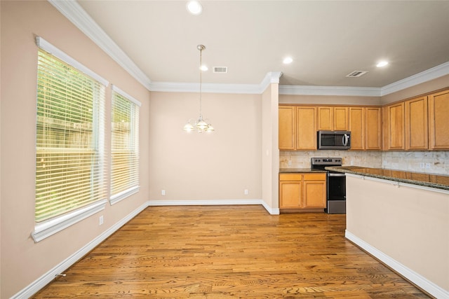 2804 Sherwin St, Houston, TX 77007 - kitchen with appliances with stainless steel finishes, a chandelier, decorative backsplash, ornamental molding, and light wood-type flooring