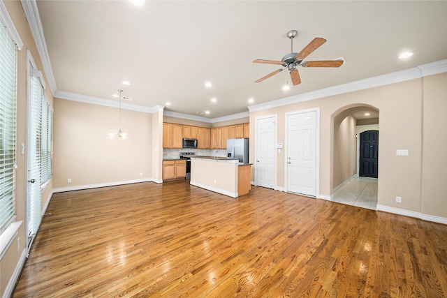 2804 Sherwin St, Houston, TX 77007 - kitchen with appliances with stainless steel finishes, arched walkways, open floor plan, ceiling fan, and light wood finished floors