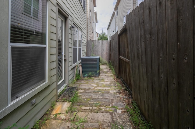 2804 Sherwin St, Houston, TX 77007 - view of yard with central AC