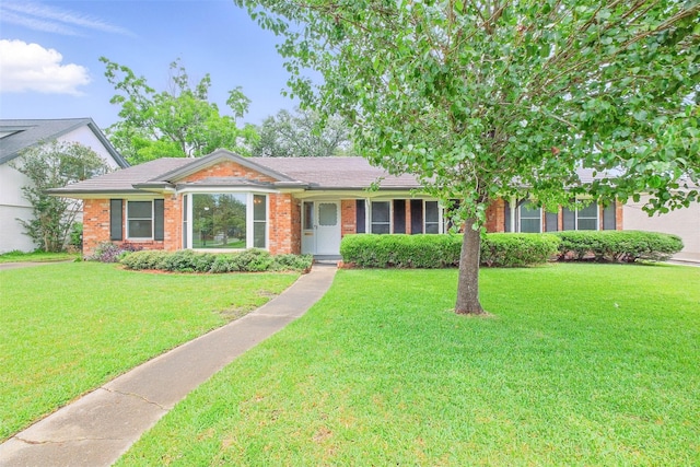 7826 Braesview Ln, Houston, TX 77071 - ranch-style home with a front yard and brick siding