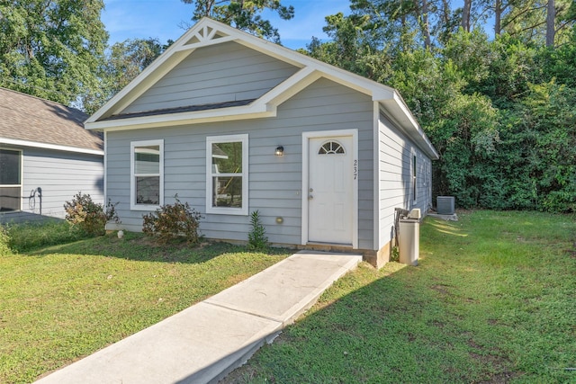 237 Ridgeside Ct, Montgomery, TX 77316 - view of front facade featuring a front yard and central air condition unit
