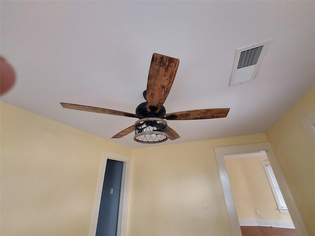 2906 Sledge St, Waller, TX 77484 - detailed view of a ceiling fan