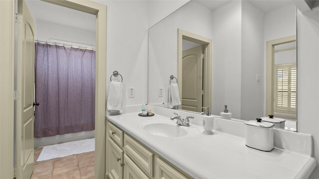 5558 Aspen St, Bellaire, TX 77401 - full bath featuring vanity