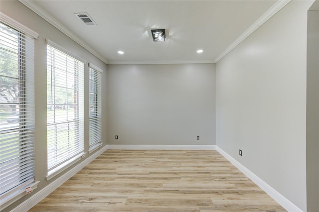 13727 Sablegarden Ln, Houston, TX 77014 - empty room featuring crown molding, light wood-style floors, recessed lighting, and baseboards