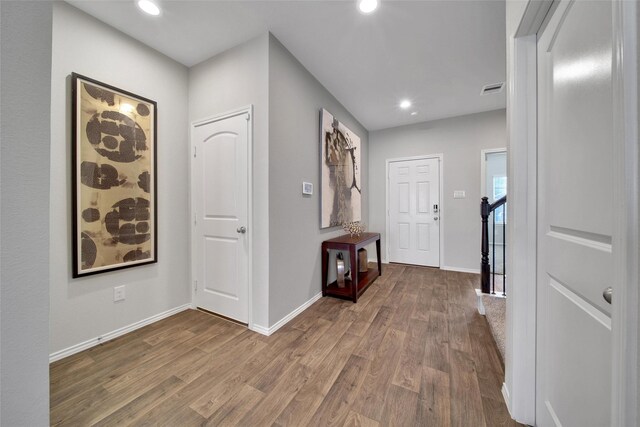 13854 Rock Island Trl, Conroe, TX 77384 - foyer entrance featuring wood finished floors, recessed lighting, and baseboards
