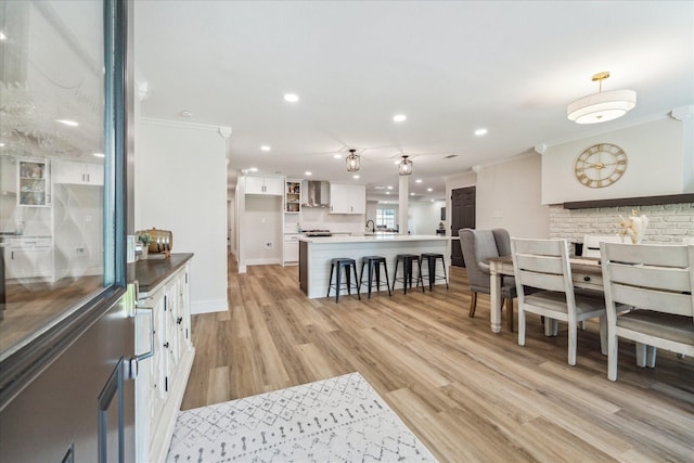 2007 Ottawa Ln, Houston, TX 77043 - living area featuring ornamental molding, light wood finished floors, recessed lighting, and baseboards