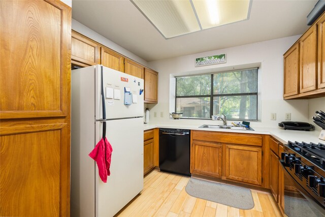 2711 Grants Lake Blvd Unit 144, Sugar Land, TX 77479 - kitchen featuring freestanding refrigerator, dishwasher, a sink, gas range, and light countertops